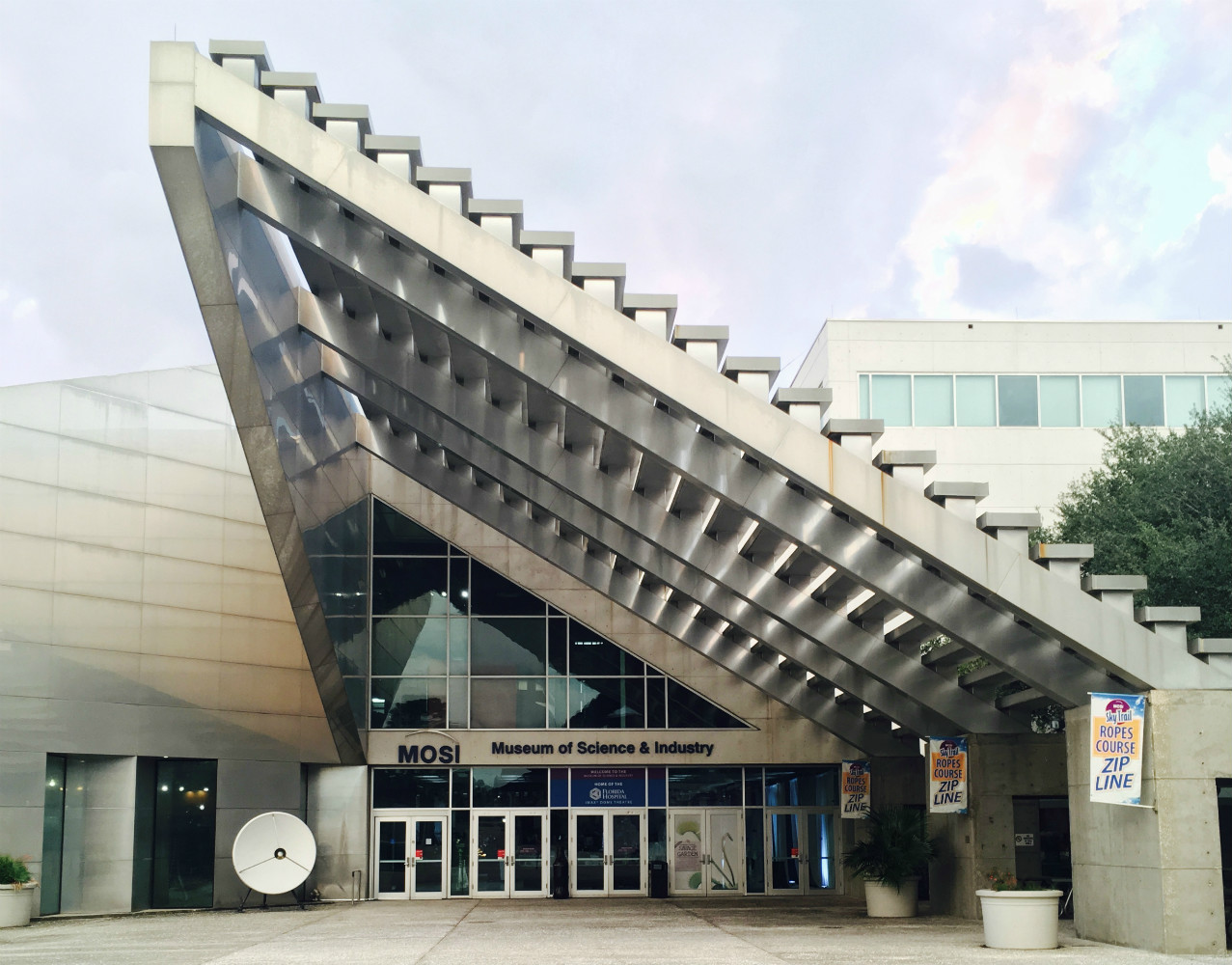 REVISEDThe entrance to the Museum of Science and Industry in Tampa, Florida