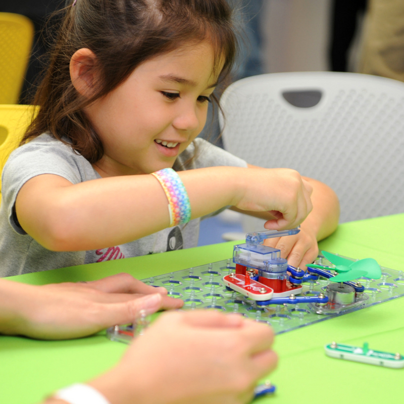 child building a fan using snap circuits