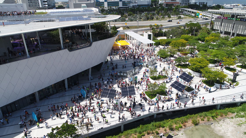 Large crowd outside of the Frost Science Museum